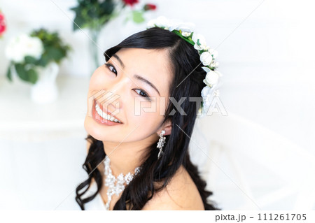 ウェディングミニドレスの花嫁 ウェディングミニドレスの花嫁 111261705