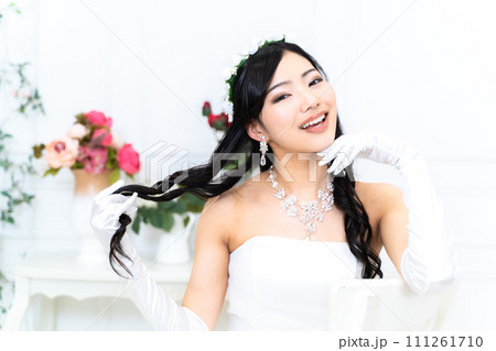 ウェディングミニドレスの花嫁 ウェディングミニドレスの花嫁 111261710