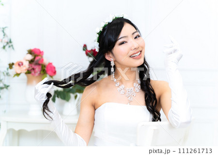 ウェディングミニドレスの花嫁 ウェディングミニドレスの花嫁 111261713