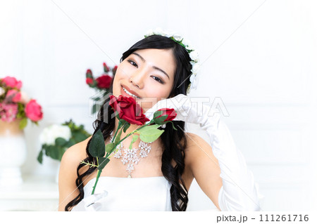 ウェディングミニドレスの花嫁 ウェディングミニドレスの花嫁 111261716