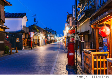 夜の祇園 花見小路 夜の祇園 花見小路 111261749