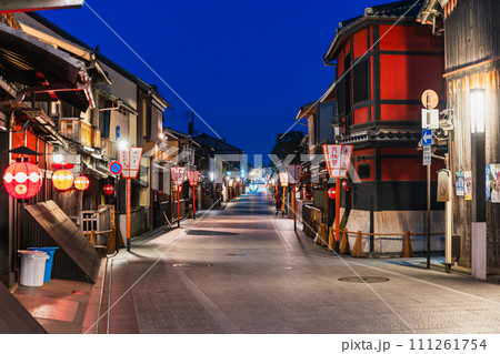 夜の祇園 花見小路 夜の祇園 花見小路 111261754