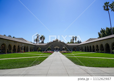 美しすぎる大学のキャンパス　スタンフォード大学（アメリカ・サンフランシスコ） 111262987