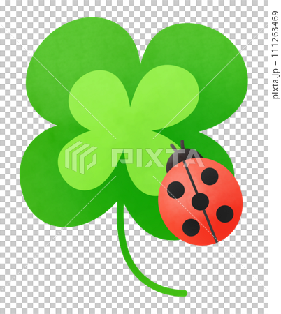 てんとう虫と大きな四つ葉のクローバー 111263469