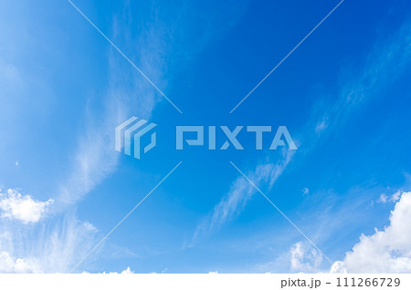 青空に流れるたくさんの雲 青空に流れるたくさんの雲 111266729