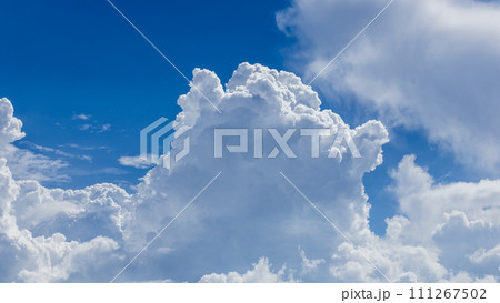 青空にあらわれた積乱雲 青空にあらわれた積乱雲 111267502