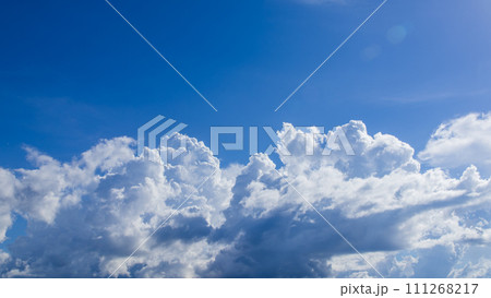 青空にあらわれた積乱雲 111268217