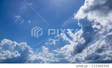 青空にあらわれた積乱雲 青空にあらわれた積乱雲 111268308