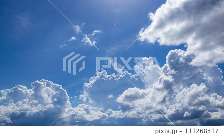 青空にあらわれた積乱雲 青空にあらわれた積乱雲 111268317