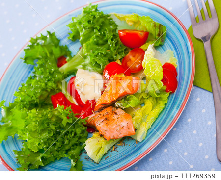 Grilled trout with vegetables 111269359