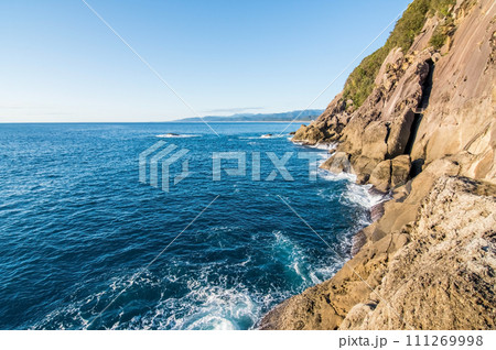 【自然の造形】海岸風景・世界遺産「鬼ヶ城」(三重県・熊野灘) 【自然の造形】海岸風景・世界遺産「鬼ヶ城」(三重県・熊野灘) 111269998