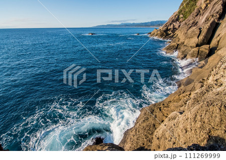 【自然の造形】海岸風景・世界遺産「鬼ヶ城」(三重県・熊野灘) 111269999