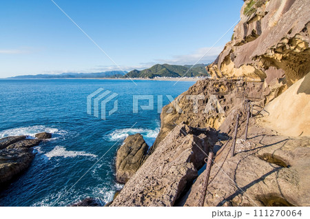 【自然の造形】海岸風景・世界遺産「鬼ヶ城」(三重県・熊野灘) 【自然の造形】海岸風景・世界遺産「鬼ヶ城」(三重県・熊野灘) 111270064