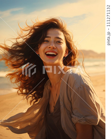 海辺に立つ美しい笑顔の女性 111271132