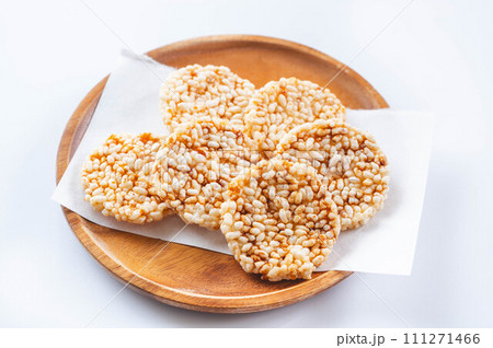 玄米ともち麦のせんべい 111271466