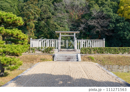 奈良県天理市　第十二代景行天皇　山辺道上陵 111271563