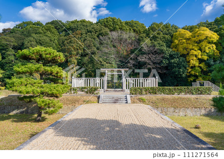 奈良県天理市　第十二代景行天皇　山辺道上陵 111271564
