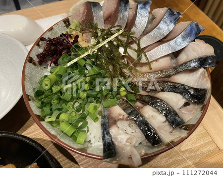とろさばの刺身丼 新鮮な鯖のお造り丼ぶり 111272044