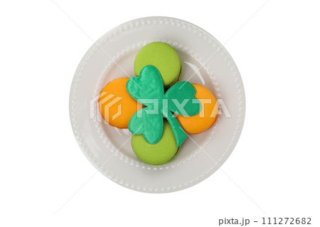 PNG, Clover leaf on macaroons on plate, isolated on white background, top view PNG, Clover leaf on macaroons on plate, isolated on white background, top view 111272682