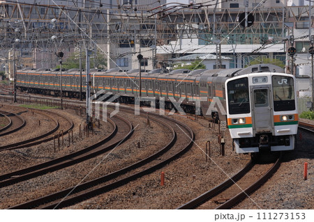 廃止された戸塚跨線橋を通過する東海道線211系電車_2010/5/2撮影  111273153