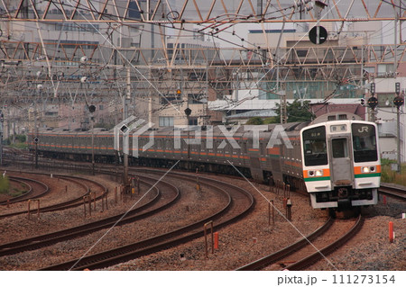 廃止された戸塚跨線橋を通過する東海道線211系電車_2010/5/2撮影 廃止された戸塚跨線橋を通過する東海道線211系電車_2010/5/2撮影 111273154