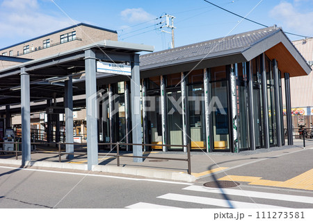 京都にある京福電鉄、嵐電の白梅町駅 京都にある京福電鉄、嵐電の白梅町駅 111273581