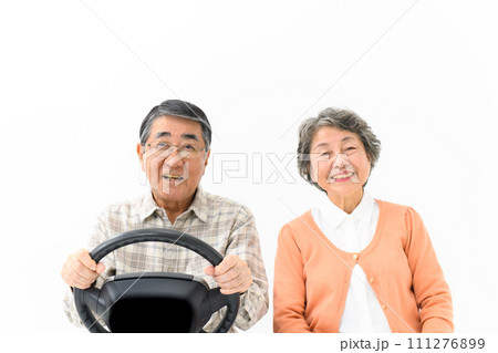 運転 シニア ドライブ 運転 シニア ドライブ 111276899