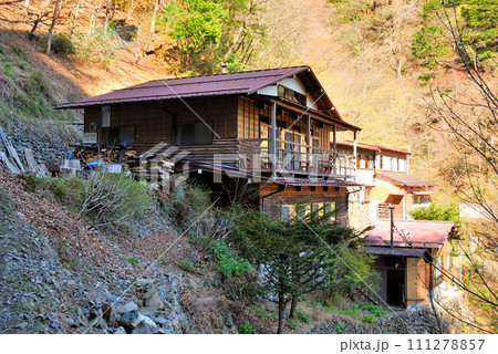 【日本の山小屋】山梨県・雲取山・三条の湯（2013年） 111278857