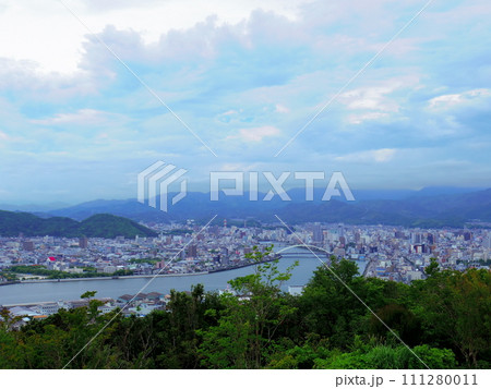 五台山より望む街並み(高知県高知市) 五台山より望む街並み(高知県高知市) 111280011