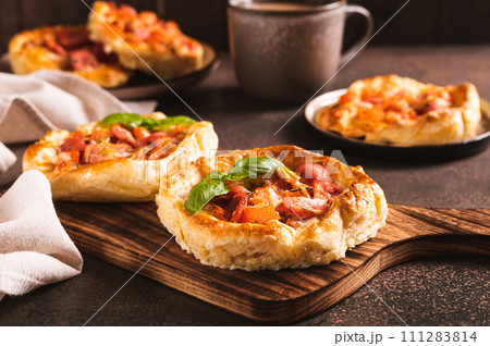 Chicago pizza pot pie with sausage, tomatoes and cheese on a board on the table Chicago pizza pot pie with sausage, tomatoes and cheese on a board on the table 111283814