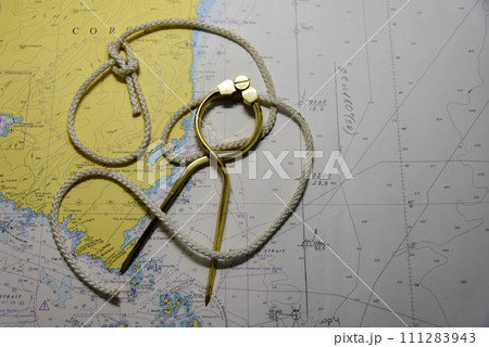 Navigational map and divider 111283943