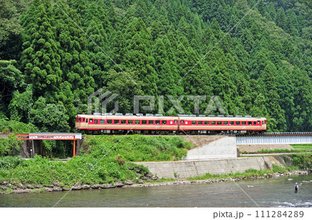 越美北線 子和清水ー市波 JR西日本 キハ28-2360+キハ58-477(富山) 越美北線 子和清水ー市波 JR西日本 キハ28-2360+キハ58-477(富山) 111284289