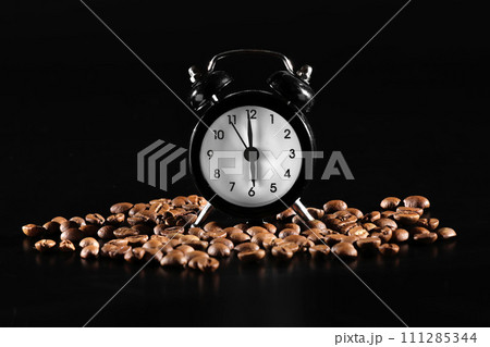 time to wake up. lack old style alarm clock isolated on black. clock with coffee beans on a dark background 111285344
