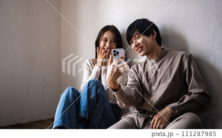 ハウススタジオでの自然光ポートレート ハウススタジオでの自然光ポートレート 111287985