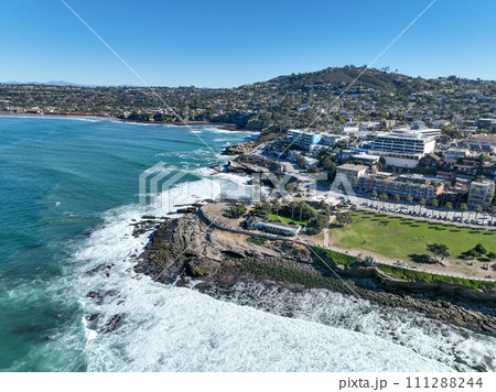Aerial view of the La Jolla coastline, California, USA 111288244