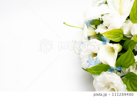 白いウェディングブーケ 111289480