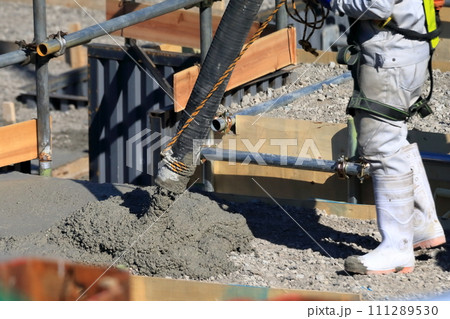 生コンクリートの打設状況（圧送工）　イメージ 111289530