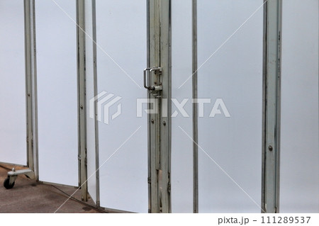 工事現場の入口ゲート イメージ 工事現場の入口ゲート イメージ 111289537