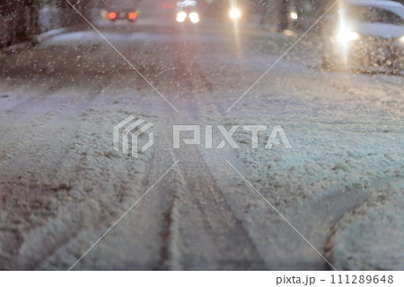 積雪した道路　イメージ 111289648
