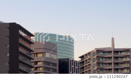 マンションのある風景 マンションのある風景 111290287