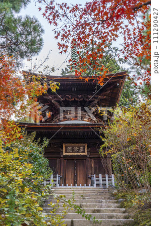 秋の京都 常寂光寺 紅葉と多宝塔 秋の京都 常寂光寺 紅葉と多宝塔 111290427