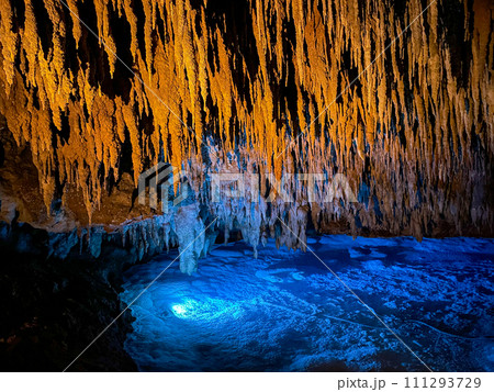 沖縄県の鍾乳洞　玉泉洞 111293729