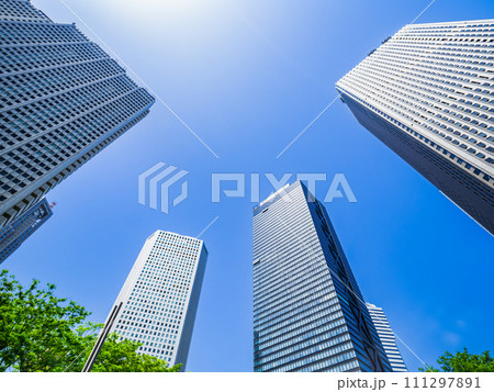 ビジネス・高層ビル・都市風景イメージ 新宿副都心 ビジネス・高層ビル・都市風景イメージ 新宿副都心 111297891