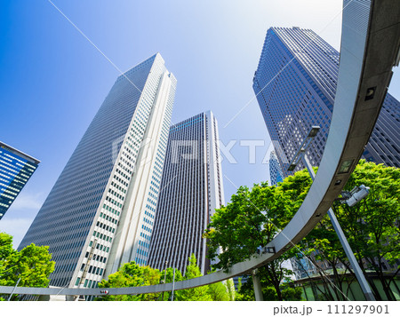 ビジネス・高層ビル・都市風景イメージ 新宿副都心 ビジネス・高層ビル・都市風景イメージ 新宿副都心 111297901
