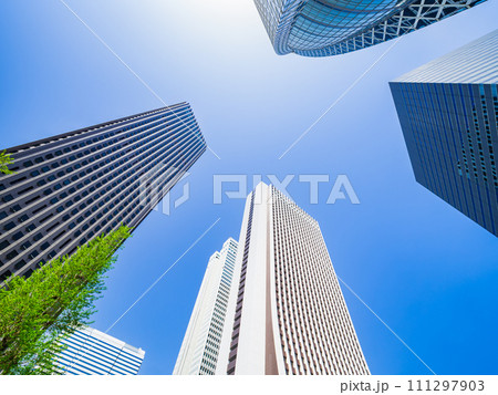 ビジネス・高層ビル・都市風景イメージ 新宿副都心 ビジネス・高層ビル・都市風景イメージ 新宿副都心 111297903