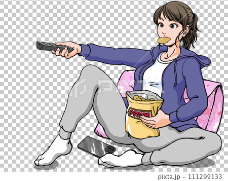 クッションにもたれポテチをかじる_ぐーたらする若い女性 クッションにもたれポテチをかじる_ぐーたらする若い女性 111299133