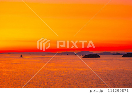 瀬戸内海の夕景 瀬戸内海の夕景 111299871
