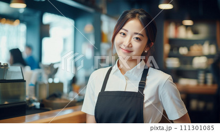 カフェで働く笑顔のアジア女性 Asian woman working in Barista cafe 111301085