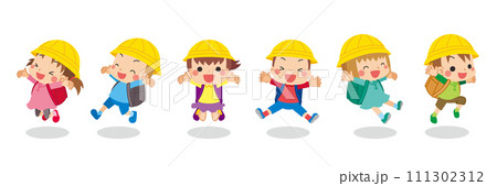 元気一杯の可愛い小学生仲良しキッズグループのイラスト　セット　バリエーション　白背景　ベクター　全身 111302312