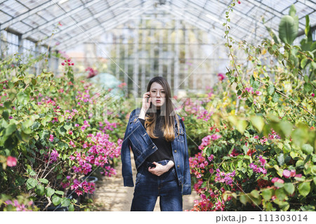 植物園の女性 111303014